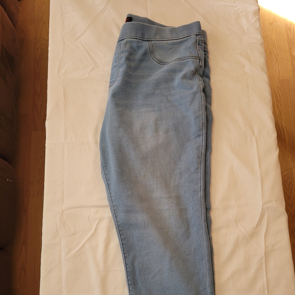 No boundaries pants, light blue